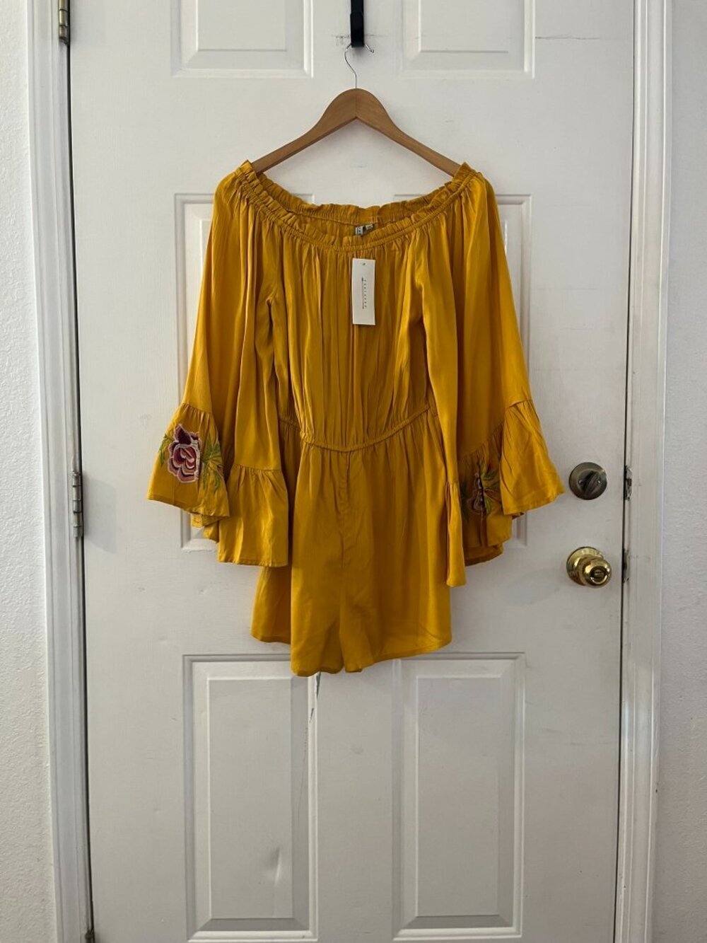 Feathers Woman's Yellow Embroider Floral Bohemia Festival Short Romper Sz Med